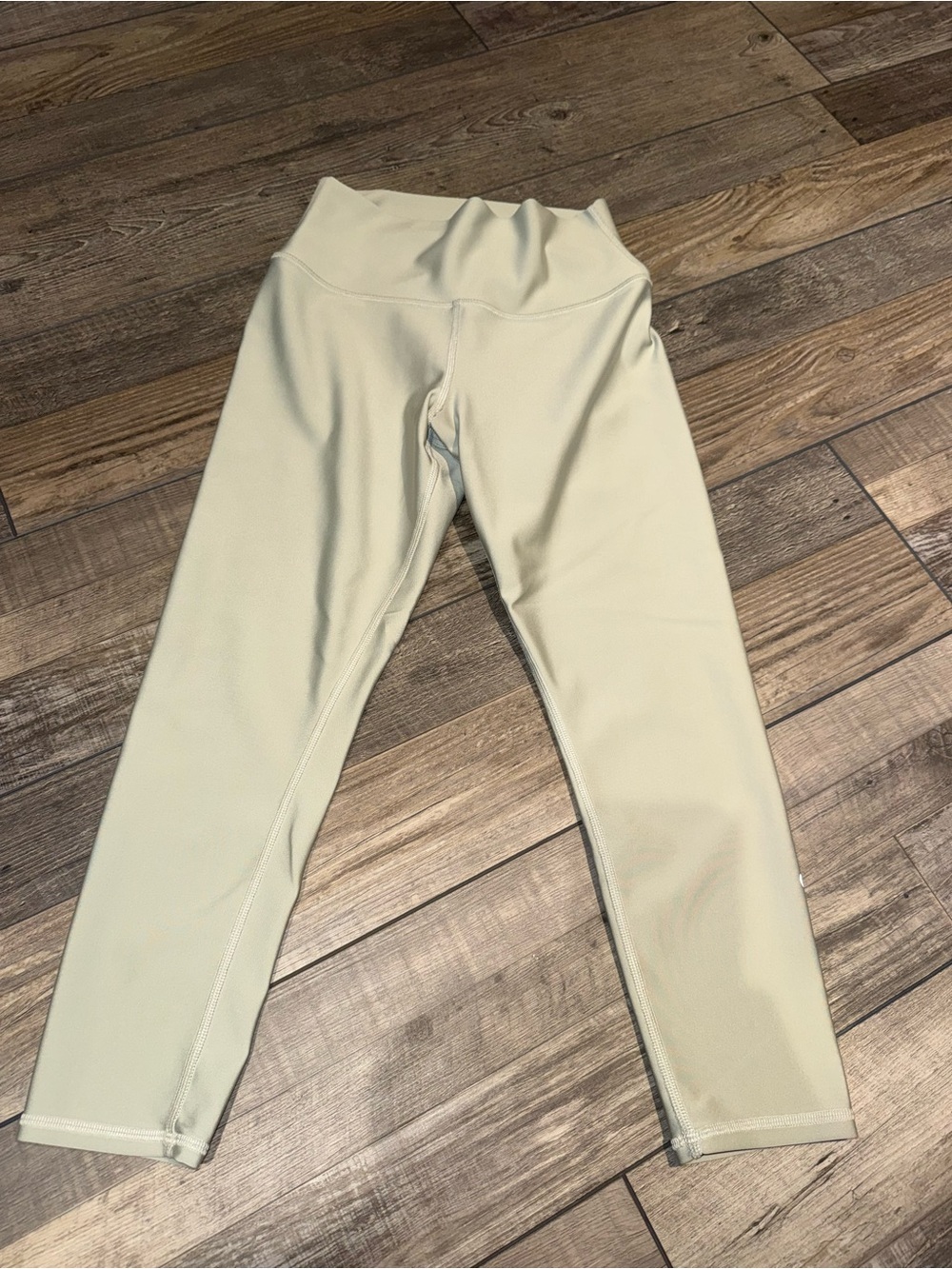 ALO Airlift Medium 7/8ths Pre-Owned